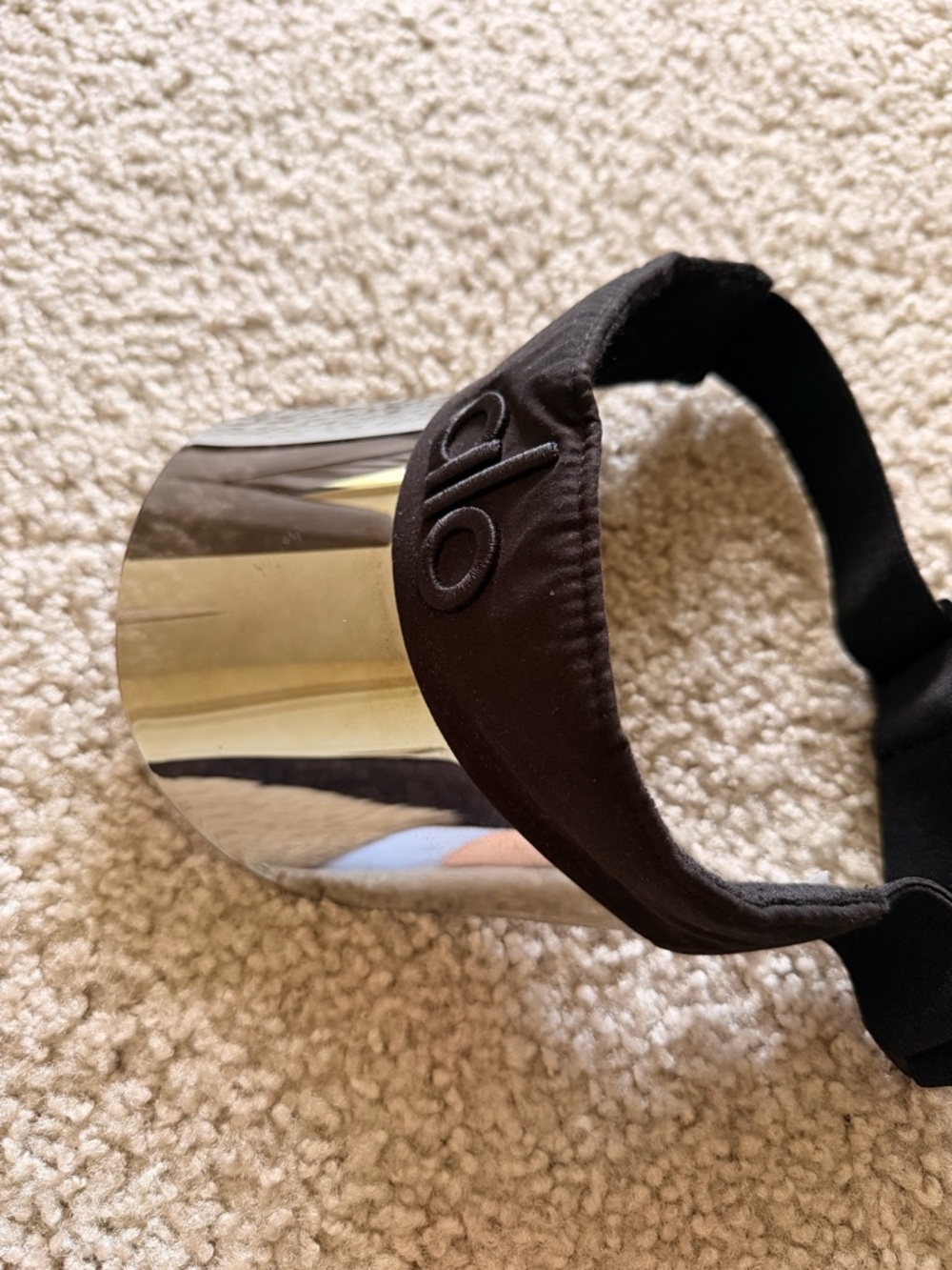 ALO Yoga Black and Gold Mirrored Visor - Picture 2 of 9
